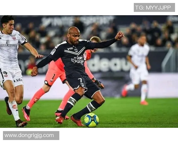 雷丁主场迎战伯恩茅斯双方争夺英冠积分榜重要位置